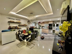 ở ngay căn villa 5 tầng đẹp nhất nhì nam kỳ khởi nghĩa (10.4x10.1m) 6pn, nội thất xịn. giá 23 tỷ tl