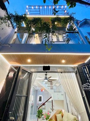 bán gấp nhà phan đình phùng, p.2, phú nhuận, ngay cầu kiệu, sổ hồng riêng. giá: 3tỷ420tr. dt:54m2