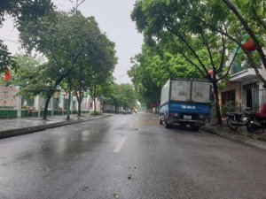 bán nhà quận long biên-mang lại thành công vững như bàn thạch-oto đỗ-kinh doanh-diện tích to-giánhẹ