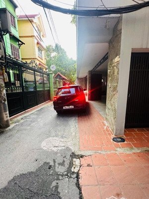 bán nhà ,tô ngọc vân ,tây hồ,đẳng cấp thượng lưu -ô tô đỗ cửa- vài bước ra hồ tây lộng gió - phố tâ