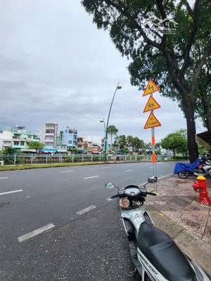 bán lô đất mặt tiền trường sa ngang 8m đã có gpxd hầm + 9 tầng giá chỉ 24 tỷ