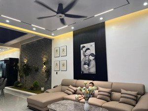 bán nhà ngô gia tự, long biên: 32m2, 5 tầng, hơn 5 tỷ, ngõ thông, ô tô, sát phố, 