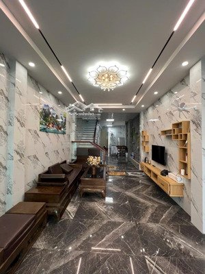 tôi cần bán nhà 90,6m2x3,5t ngõ 56 đường cựu quán 2 đức thượng hoài đức để lại full nội thất