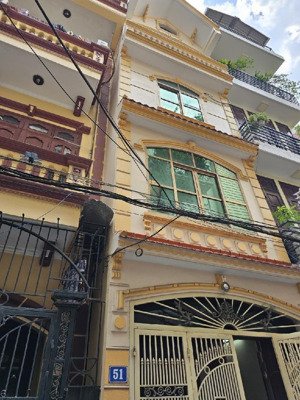 bán nhà lạc long quân, ô tô đỗ cửa, nhà tướng về hưu.