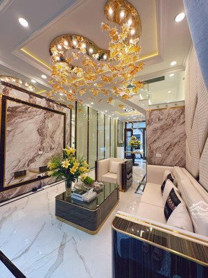 bán nhà việt hưng, long biên: 32m2, 5 tầng, 6.5 tỷ, ô tô tránh, full nội thất, 