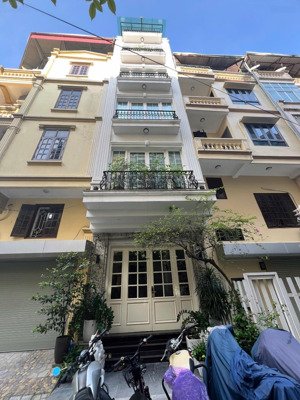 nhà 5t phân lô oto tránh cách mặt phố thái thịnh 20m kinh doanh sầm uất, dt 46m mt 3,5m nhỉnh 12tỷ