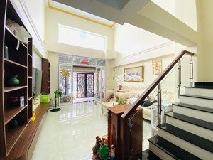 nhà đẹp 75m2, 4 tầng, 3pn, hxh,ga62nn chợ, sát phú mỹ hưng sổ hồng riêng chỉ 7,9 tỷ