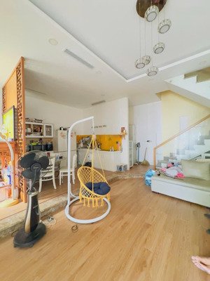 bán nhà 1 trệt 2 lầu , dt : 81m2 , 4,95 tỷ , hẻm nhựa 5m thông , đường 8 , p. linh xuân