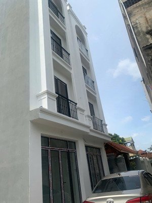 chính chủ bán lô góc,ôtô quay đầu(4 tầng-siêu thoáng )thuộc phụng châu chương mỹ.giá 3.45 tỷ