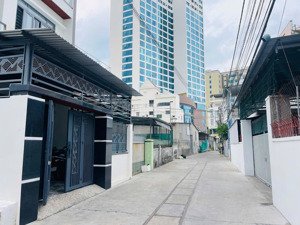 bán khách sạn mini cách biển 150m vĩnh hoà , nha trang giá chỉ 16,5 tỷ