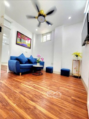 nhỉnh 1 tỷ có căn hộ ccmn phố khương đình, 33m2, nhà đẹp, gần phố
thiết kế: khách, bếp, ngủ, wc