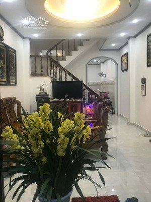 nhà 4 tầng ô tô quang trung _ vị trí siêu mê * cách biển trần phú: 450m. giá: 8,5 tỷ.
