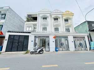 chính chủ bán nhà mặt tiền kd đường bùi thị cội tân đông hiệp 3 tầng tân cổ điển gần đt743b