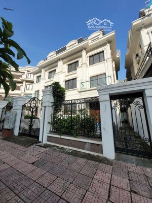 cho thuê biệt thự nam cường, dt 200m2, 4 tầng 1 hầm, mt 8m, thang máy, nhà đẹp, giá thuê 62tr