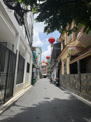 cần bán gấp nhà 4 tầng ngay chợ phạm văn hai, p. 3, tân bình. dt 4 x 8m, giá 5,5 tỷ