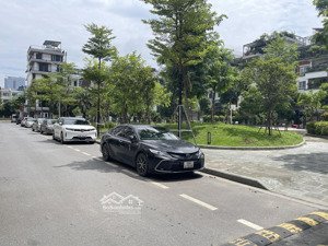 biệt thự roamtic - lô góc 2 mặt tiền - nhìn vườn hoa ! vị trí siêu đẹp !