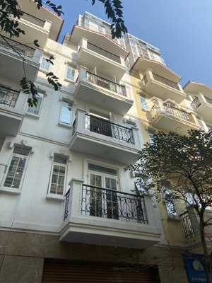 chính chủ cần cho thuê nhà số 19a ngõ 71 đỗ quang. dt: 60m², 5 tầng, mt: 5m