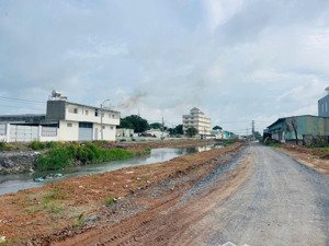 bán khuôn đất lớn mt kênh tiêu xá xuân thới đông, hóc môn giá đầu tư cực tốt