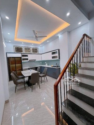 bán nhà kim đồng 50m2, 6 phòng ngủ, thang máy, ô tô lùi cửa