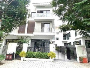 cần cho thuê biệt thự dương nội - hà đông diện tích 225m2 . không giới hạn mục đích thuê