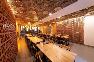 cho thuê mặt bằng kinh doanh xuân thuỷ, diện tích: 250m2, mặt tiền: 20m, giá thuê: 52 triệu/tháng