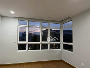 cho thuê căn hộ him lam , 2pn, 2wc , 102m2 , nội thất cơ bản , giá 12 triệu / tháng, 