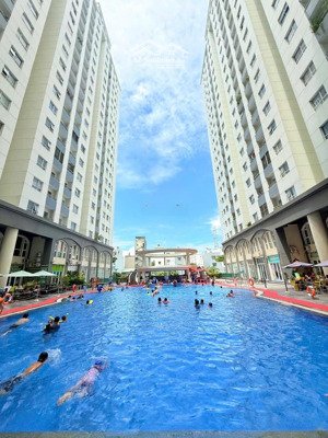 cần bán căn 62m2 2pn 2wc giá 2.1 tỷ tầng trung view đẹp . không đăng ảo.xem nhà liên hệ 