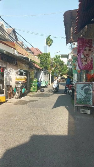 cho thuê mặt bằng sân để kinh doanh