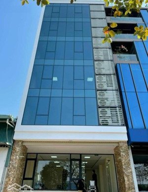 chính chủ cho thuê toà văn phòng lạc long quân - 130m2 x mt 9m. 7 tầng thang máy. thông sàn. 90tr/t