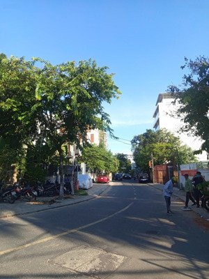 bán lô góc cực hiếm gần 300m2 đường chế lan viên cách biển mỹ khê 250m