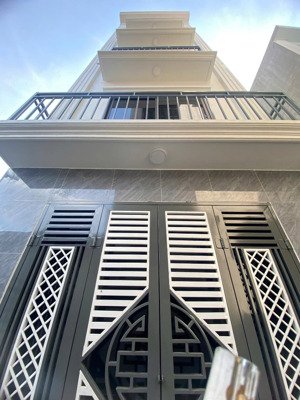 chủ mót bán gấp nhà 5 tầng thang máy tây mỗ, dt 55m2 giá 8.5 tỷ view chung cư vinhomes 3 bước ra mp