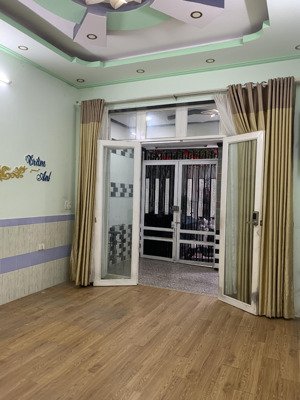 nhà thuê trệt, lửng-4 x 17-68m2 -2 pn,1 wc giá 8,5 triệu/ th- hẻm 102-154 âu dương lân p3q8
