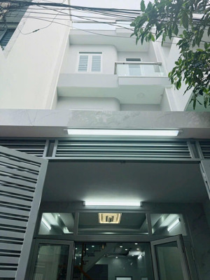 nhà đẹp chỉ 6,1 tỷ 1 trệt 2 lầu , gần bệnh viện ung bướu - bến xe miền đông mới .