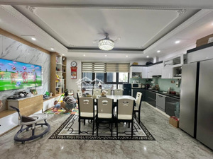 cách một nhà ra phố hồng tiến ngõ trước nhà rộng 3m - 40m xây 6 tầng thang máy mặt tiền 6m