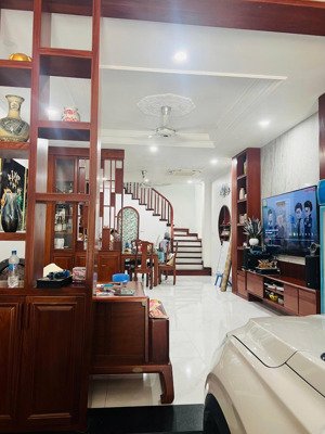 vị trí đẹp nhất văn phú giáp công viên 365 dt: 70m2 mt 4,5m x 5t hoàn thiện mới cao cấp