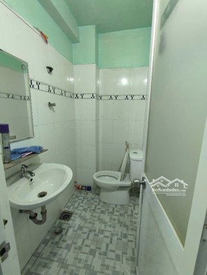 cho thuê nhà nguyên căn 2 phòng ngủ - ngay cầu kênh tẻ - diện tich sử dụng - 60 m2 - 8 tr/tháng