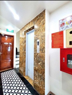 nhà 7 tầng, thang máy, 16 phòng khép kín, dòng tiền đều, ba gác vào tận thang máy