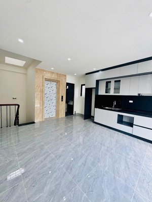 bán nhà trần khát chân,hbt 40m2 , mt4,5met - lô góc 6 tầng thang máy - ngõ oto kinh doanh, 30 mét r