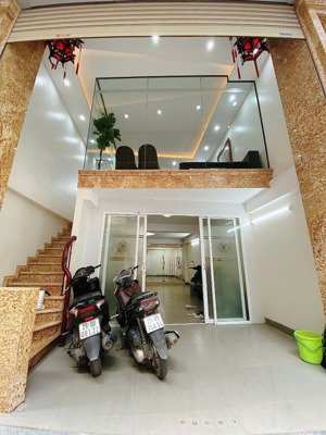 siêu phẩm linh quang - 9 tầng - ô tô tránh, kinh doanh đỉnh - view hồ linh quang - nội thất tiền tỷ