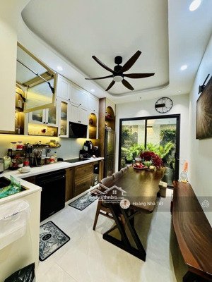 nhà phố thạch bàn 5 tầng đẹp, ô tô đỗ cửa nhỉnh 6 tỷ, kinh doanh tốt