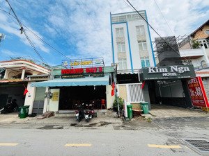 hàng ngon! bán nhanh nhà mặt tiền kinh doanh, đang cho thuê 18tr/tháng. khu đông đúc, ngang 7m