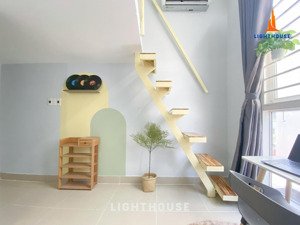 phòng có gác có nội thất chính chủ ngay đh văn lang