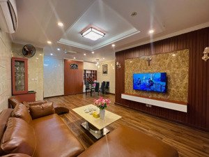 cho thuê cc miếu nổi quận bình thạnh. dt 120m2 3p 2wc. giá 11,5tr. lh 
