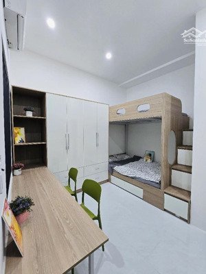 tòa căn hộ dịch vụ 14 phòng giữa 3 trường đại học - doanh thu: 60 triệu/tháng