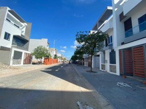 bán nhà phố 3 lầu bà rịa city gate, 120m2 giá 4.2 tỷ, đã có sổ hồng.