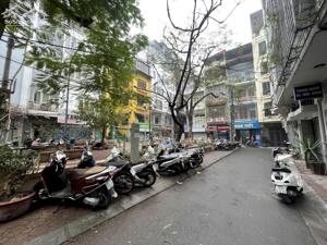 Bán nhà ngõ 26 Nguyên Hồng - 6 tầng thang máy - view sân chơi - chỉ 33 tỷ thương lượng mạnh.