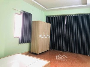 chính chủ cho thuê 2 phòng ngủ 40m2 mặt tiền ngay chợ hoàng hoa thám, tân bình