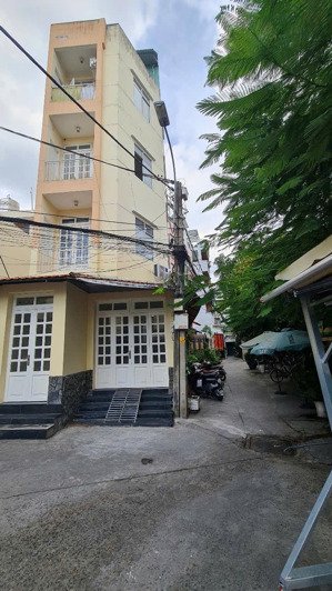 đi định cư cần bán gấp nhà cho thuê chdv, đang cho thu nhập 25tr/tháng