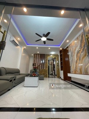 bán nhà xuân thủy cầu giấy 35 m2 x 6 tầng thang máy,nhà 2 thoáng ngõ rộng ,chỉ 40m ra ô tô,