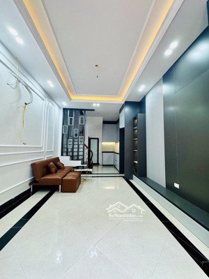 bán nhà riêng phố tôn đức thắng, 5 tầng, nhà mới, 3 bước ra ô tô tặng nội thất